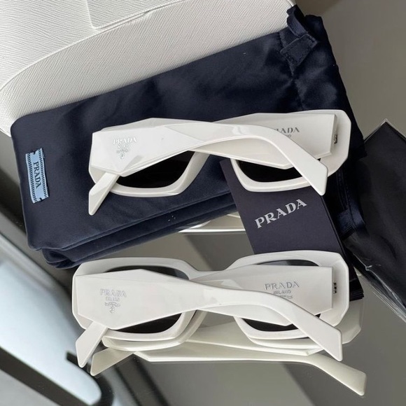 Authentic- 💯- New  - Prada Runway sunglasses SPR 17W Prada - Picture 12 of 16